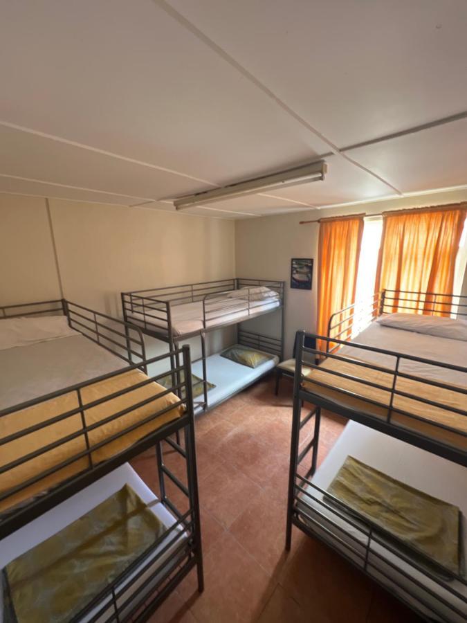 Emile Youth Hostel Гибралтар Экстерьер фото
