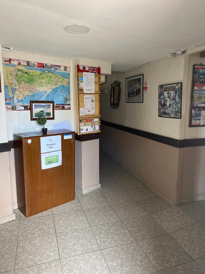 Emile Youth Hostel Гибралтар Экстерьер фото