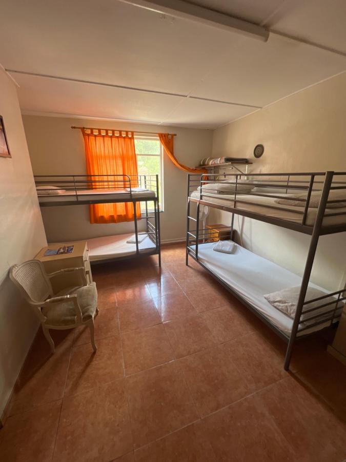 Emile Youth Hostel Гибралтар Экстерьер фото