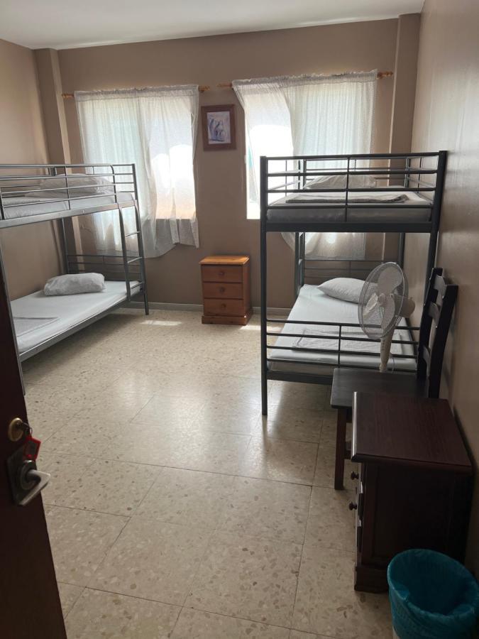 Emile Youth Hostel Гибралтар Экстерьер фото